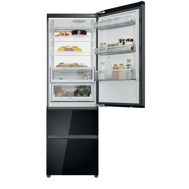 Un refrigerador negro con la puerta abierta, lleno de comida.