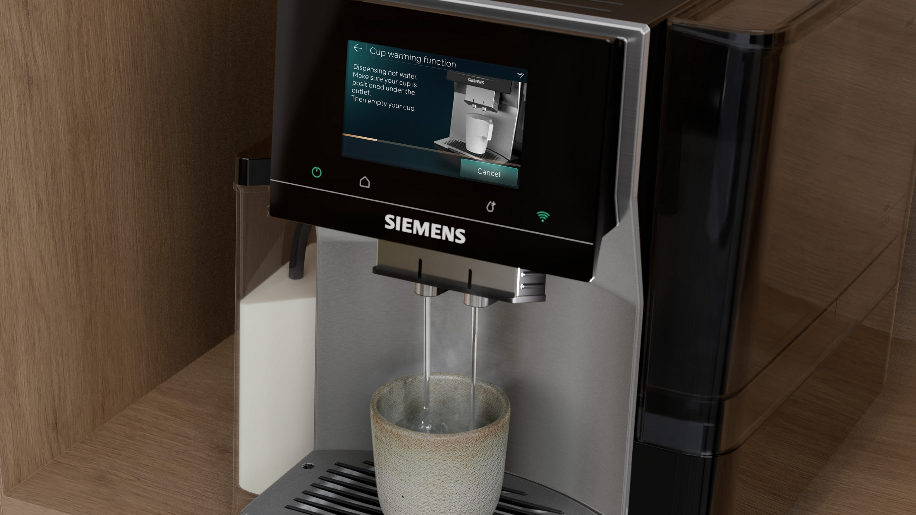 Une machine à café réchauffe une tasse avec de l'eau chaude sous le bec.