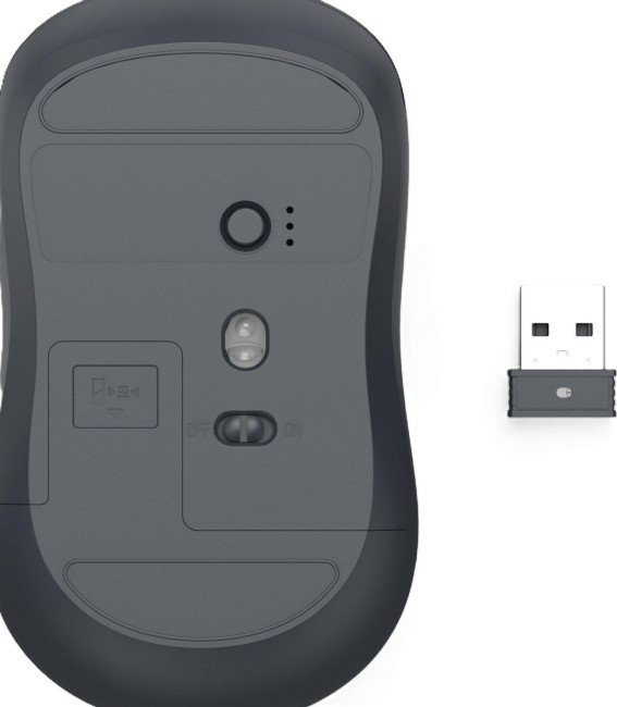 Spód szarej myszy z pendrivem USB obok.