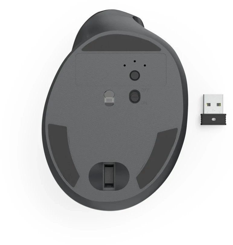 Spód czarnej myszy komputerowej z kluczem USB. Widoczny przełącznik i port ładowania.