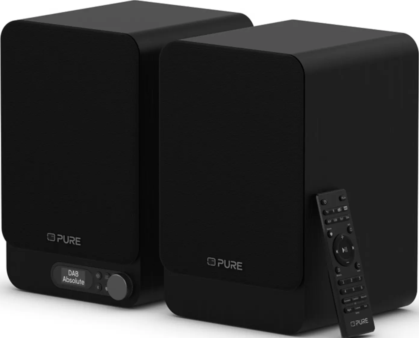 Zwei schwarze Lautsprecher mit Fernbedienung, eines mit DAB Absolute Display.