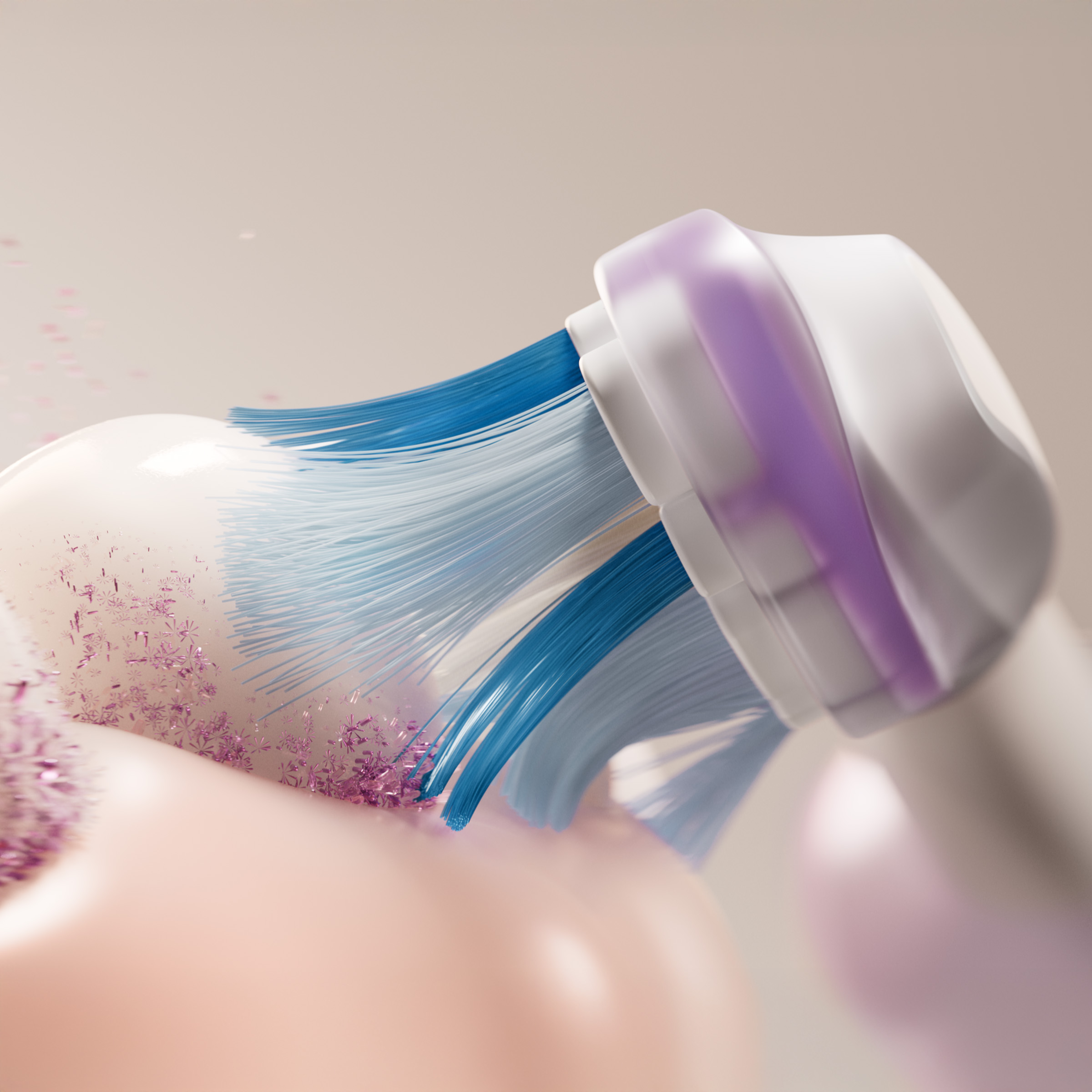 Szczoteczka do zębów z niebieskim włosiem i fioletowymi akcentami czyści białą powierzchnię z brokatem.