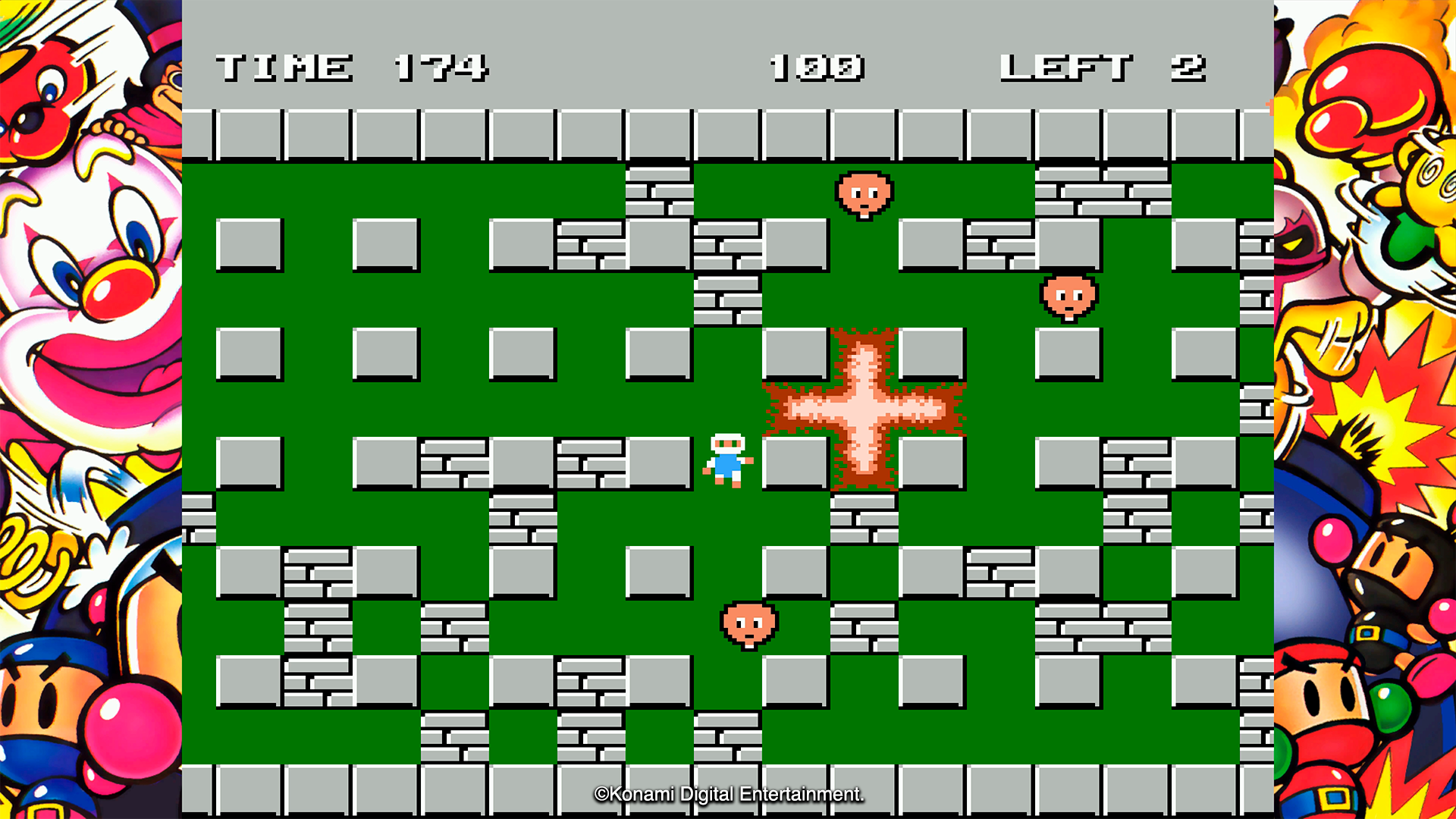 Bomberman juega en un campo verde con bloques y monstruos.