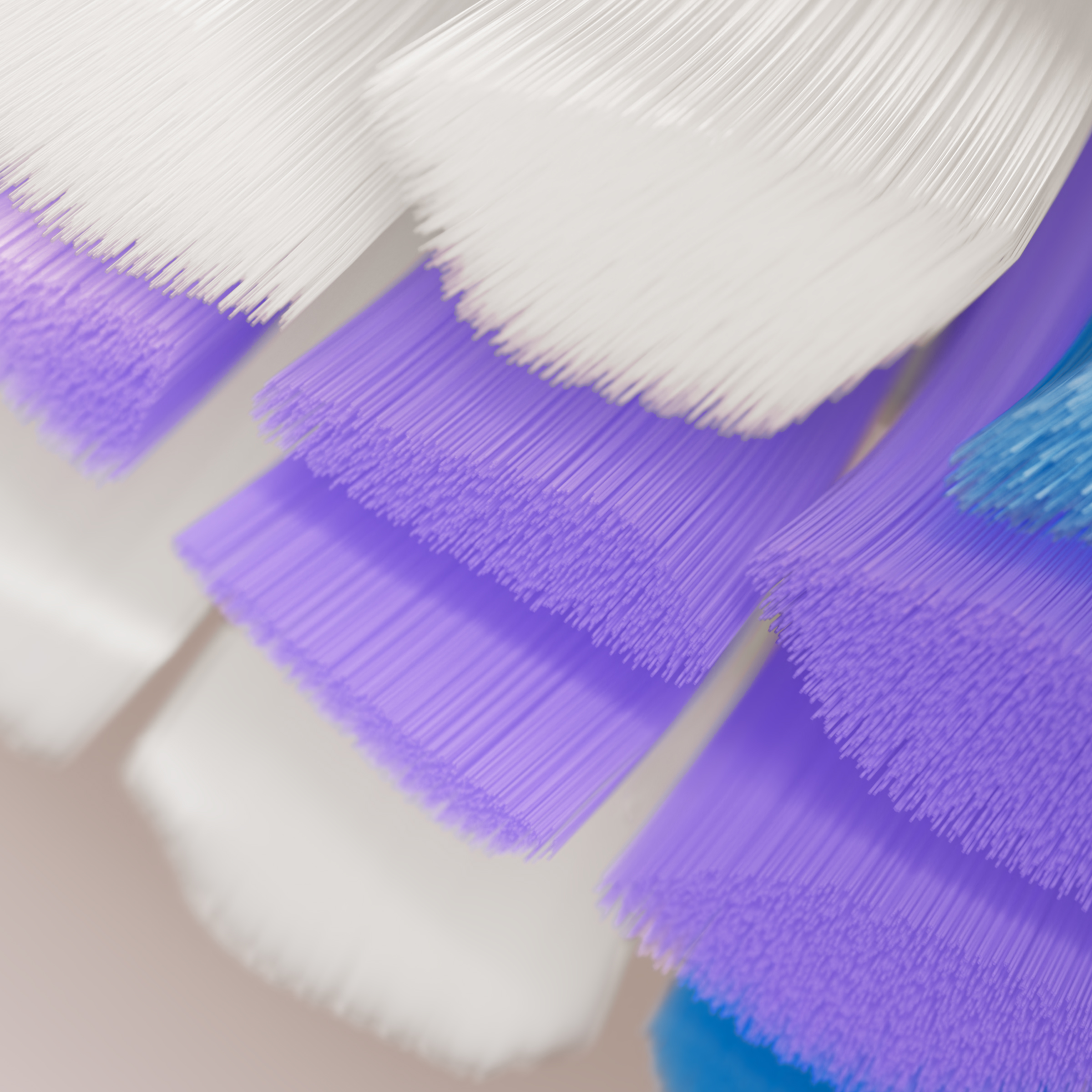 Zbliżenie na zakrzywione włosie szczoteczki w kolorze fioletowym, białym i niebieskim.