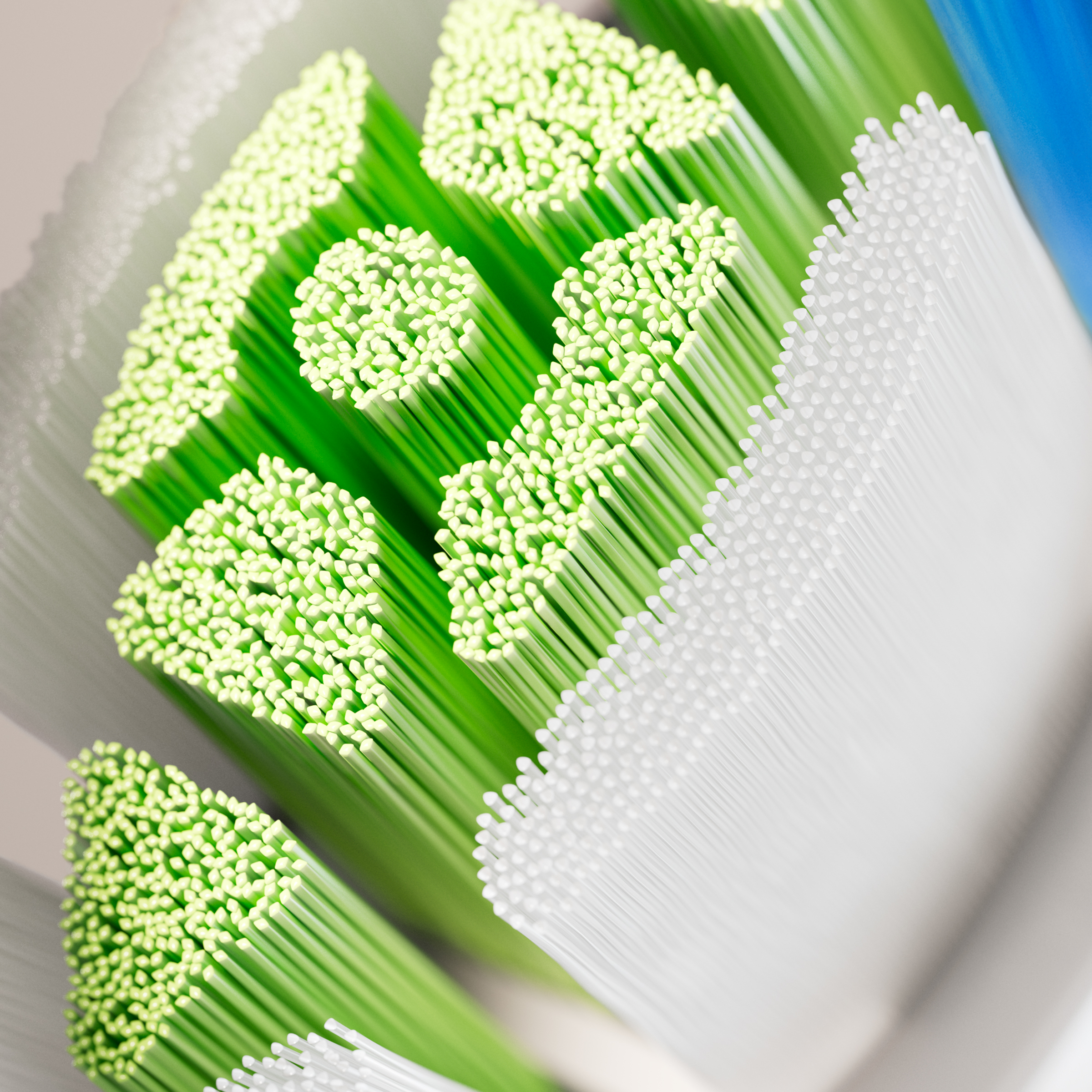 Zbliżenie na włosie szczoteczki do zębów z zielonymi i białymi włoskami.