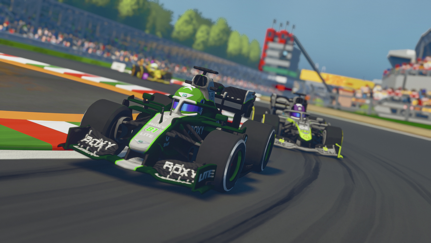 Dos coches de carreras, uno verde-blanco, el otro púrpura-verde, en una pista.