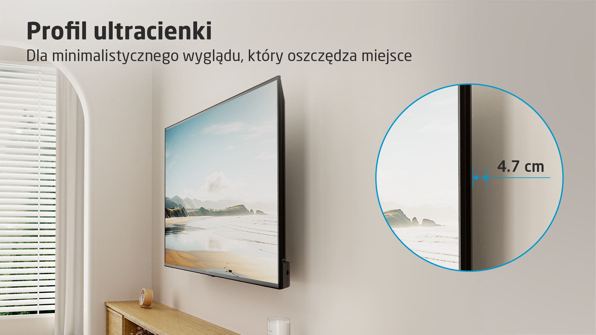Ultradługi telewizor wisi na ścianie. Szczegół pokazuje grubość 4,7 cm.