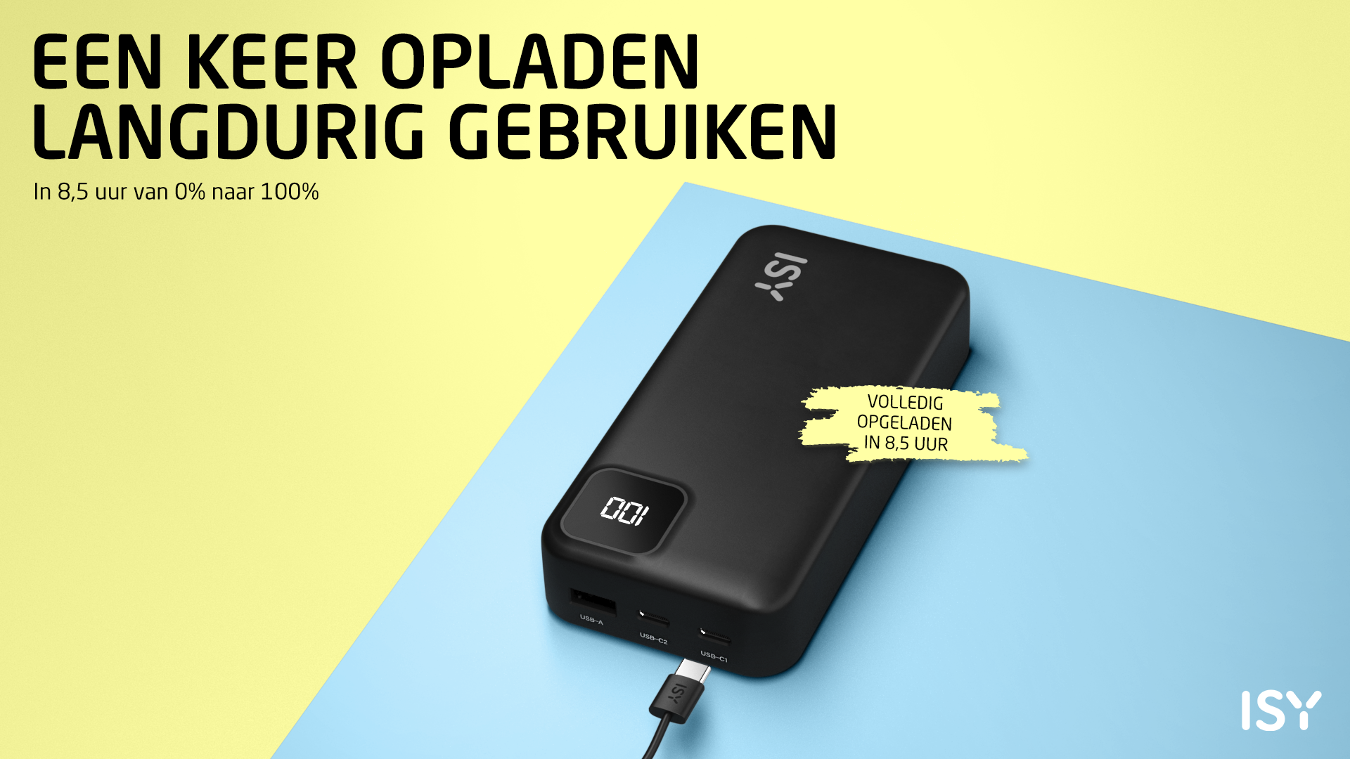 Czarna powerbanka ISY z wyświetlaczem ładowania i portami USB na niebieskim tle.