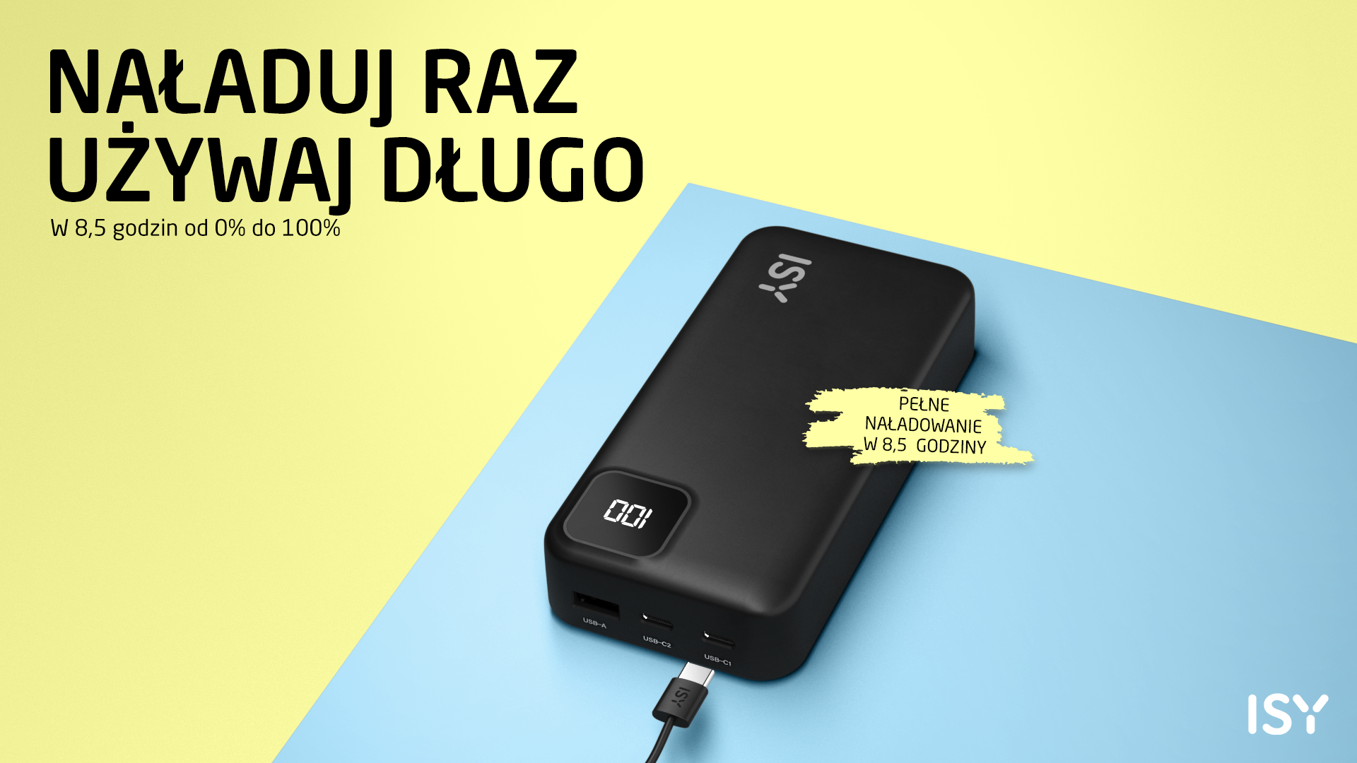 Czarna powerbanka ISY z wyświetlaczem ładowania i portami USB na niebieskim tle.