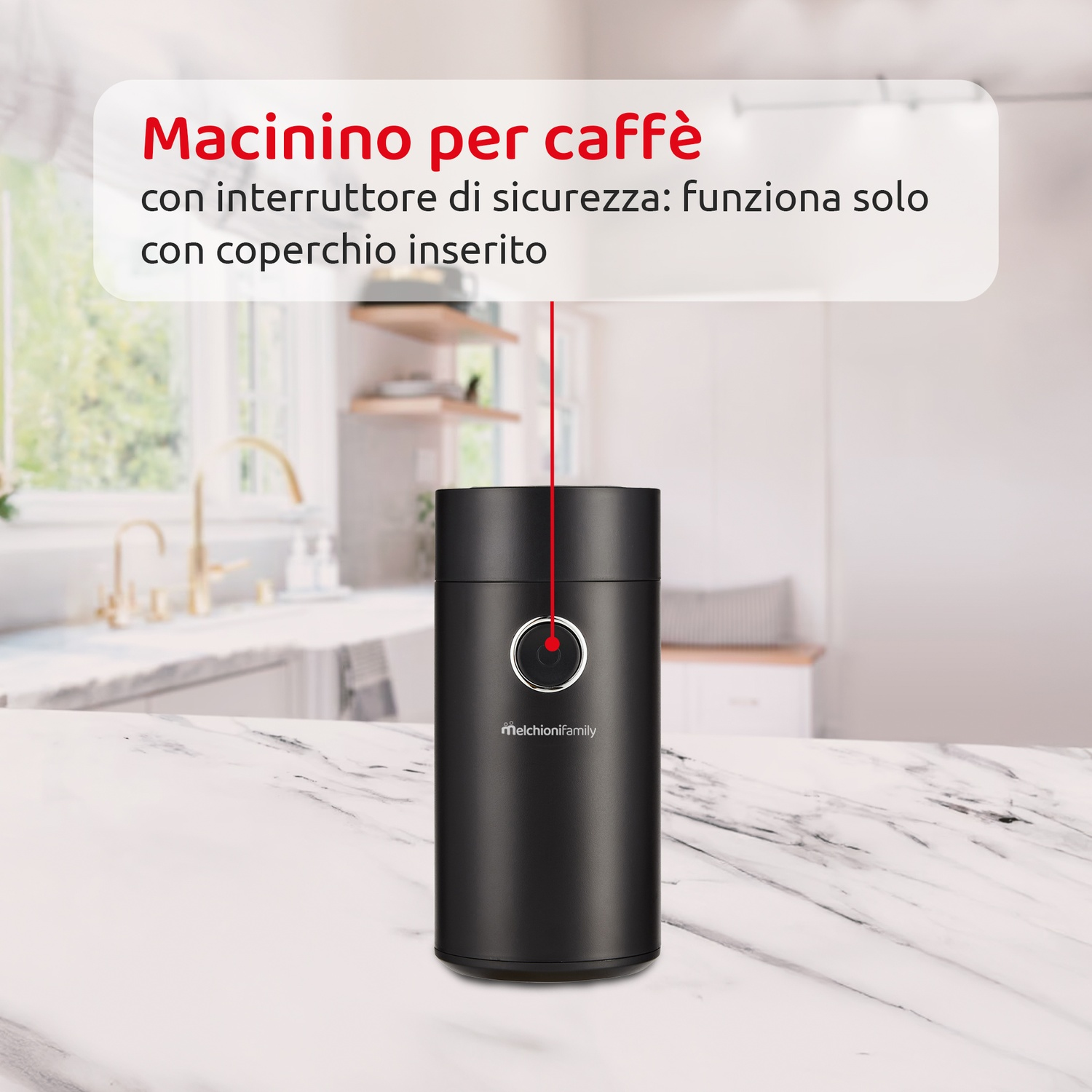 Contenitore nero macinacaffè con cerchio e punto rossi su piano di marmo.