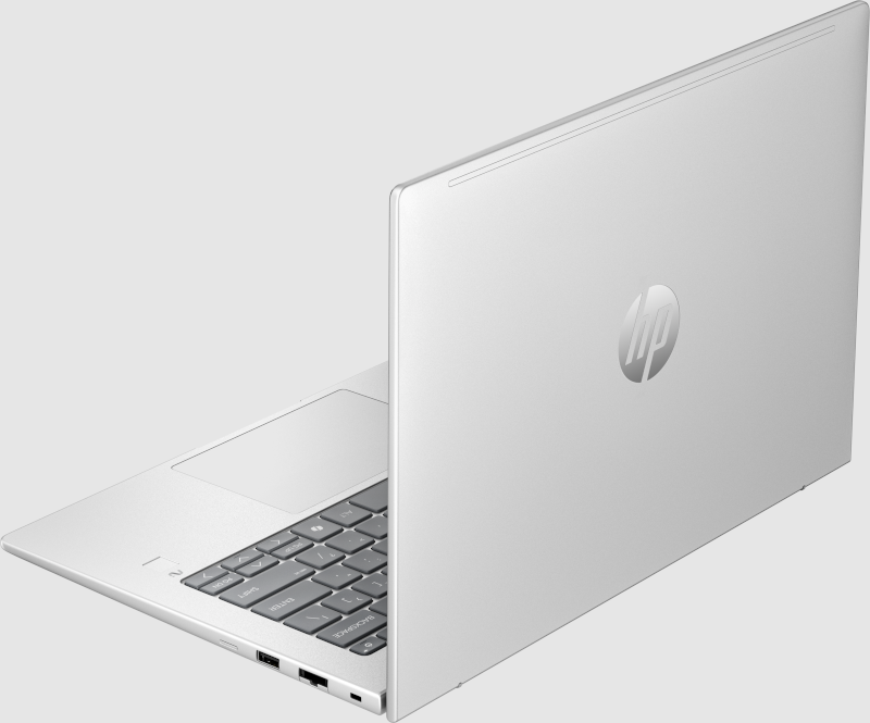 Ein silberner Laptop mit HP-Logo auf dem Deckel, Tastatur und Anschlüsse sichtbar.