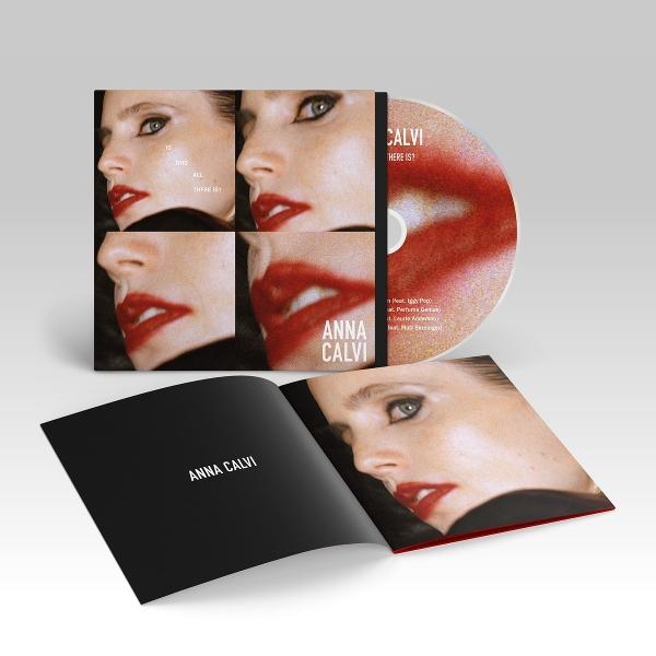 Anna Calvi CD und Booklet. Nahaufnahme von Lippen und Augen auf dem Cover. Text: 'ANNA CALVI HERE IS'.