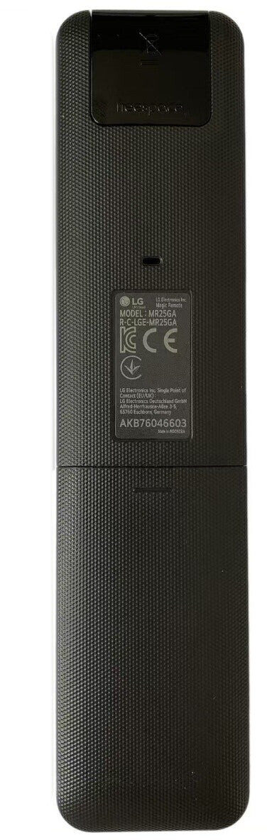 Fekete LG Magic Remote hátoldala, MR25GA modellel, szöveges részletekkel.