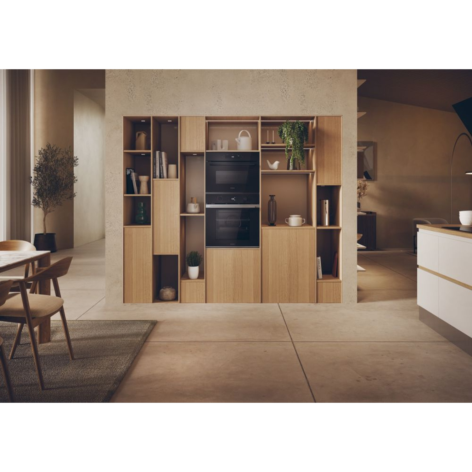 Cucina moderna con mobili in legno, elettrodomestici neri e zona pranzo.