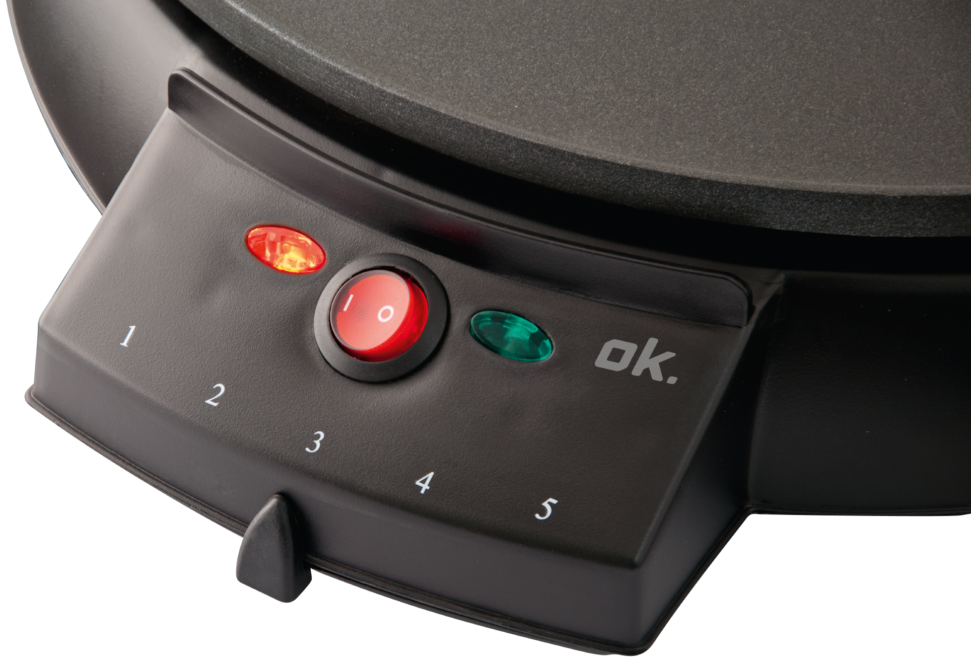 Zbliżenie czarnej płyty z panelem sterowania pokazującym ustawienia mocy i ciepła.