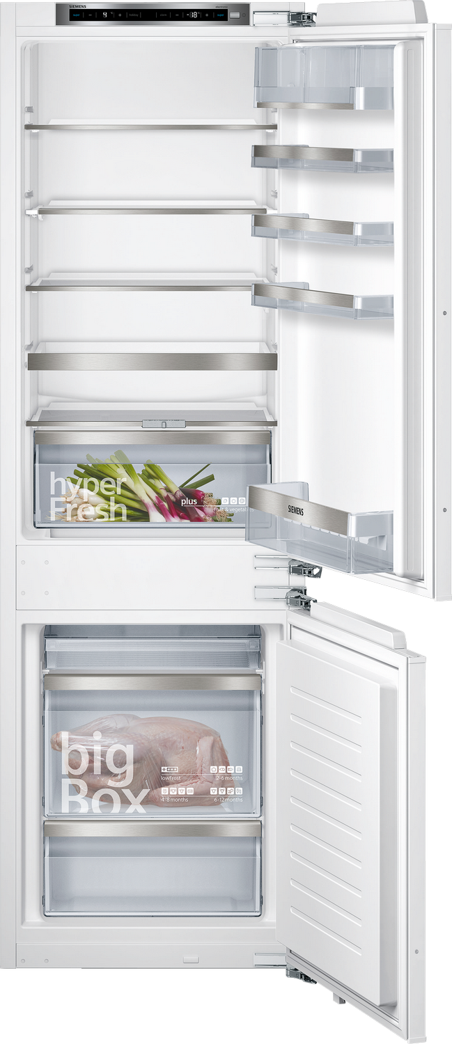 Refrigerador Siemens blanco con puertas abiertas. Cajón de verduras y cajón de carne visibles.
