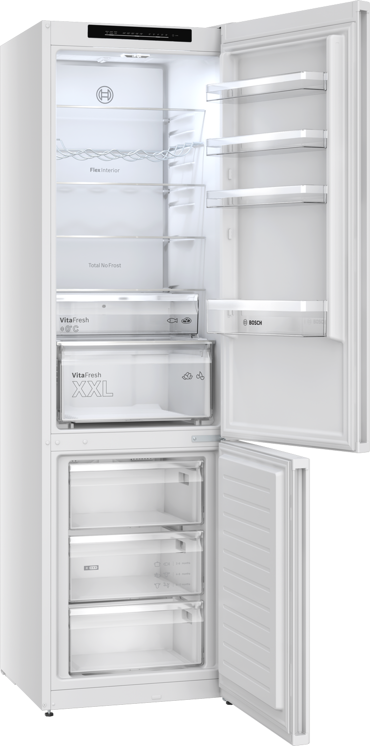 Un refrigerador blanco abierto con varios estantes, cajones y compartimentos de vidrio.