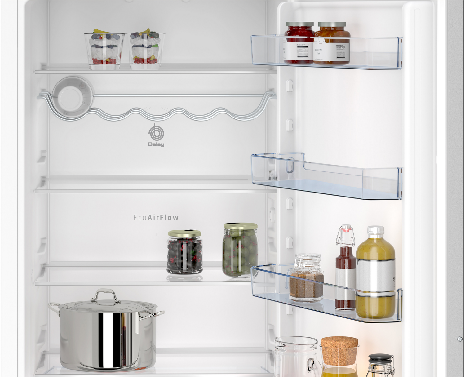 Un refrigerador abierto con vasos, frascos, botellas y una olla.