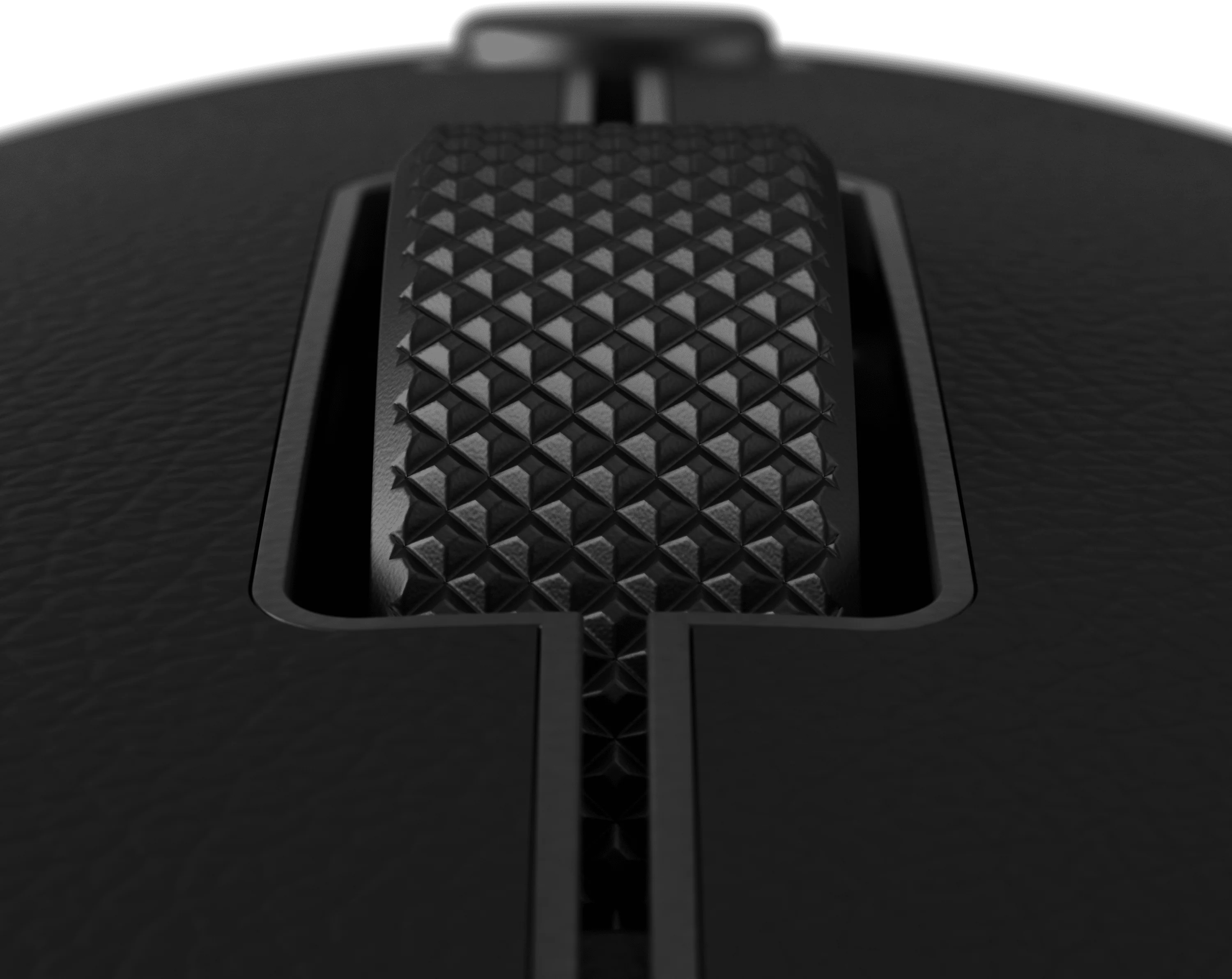 Primo piano della rotellina di scorrimento di un mouse nero con motivo a rombi.