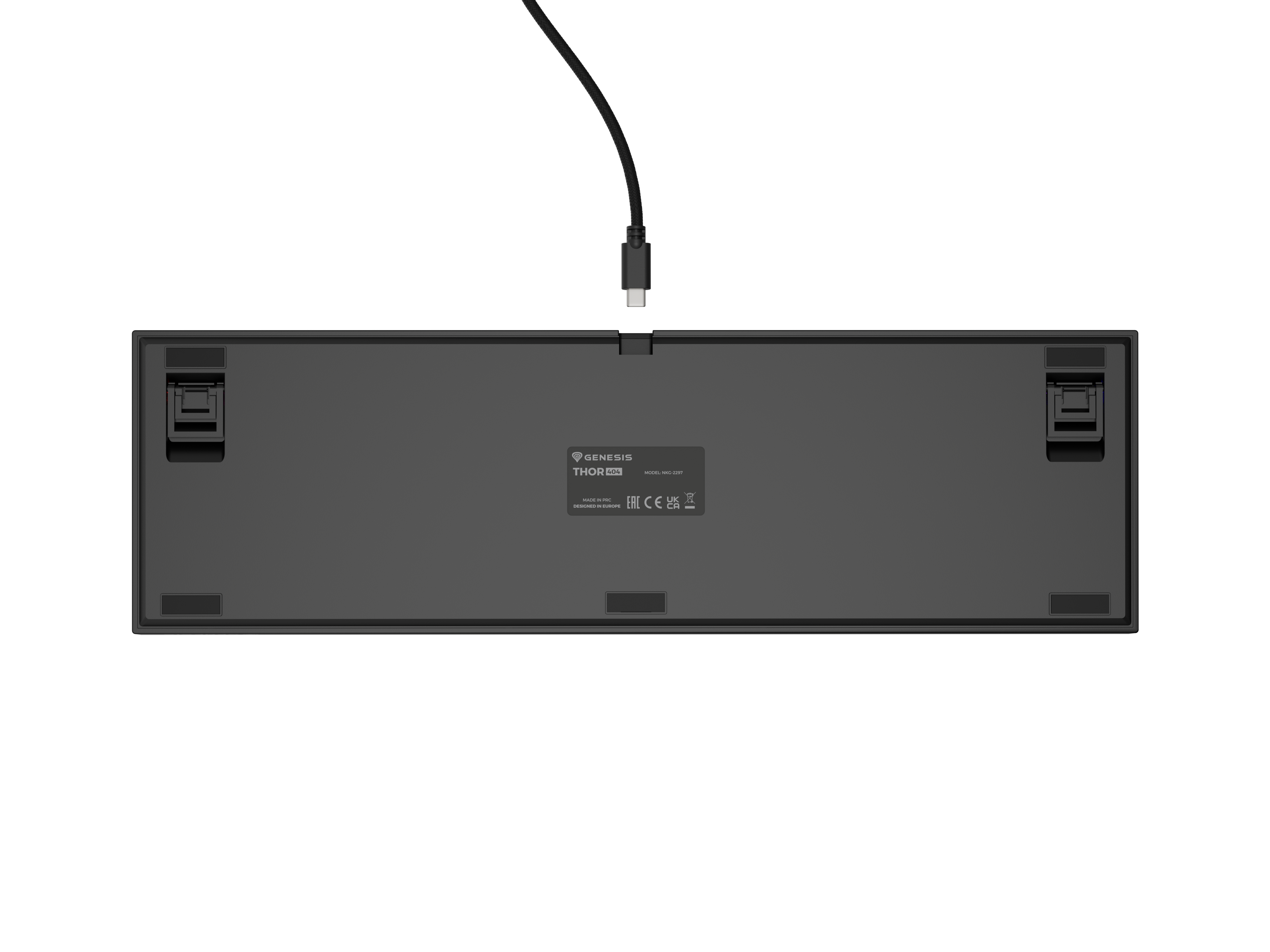 Spód czarnej klawiatury z kablem USB-C i informacjami producenta.