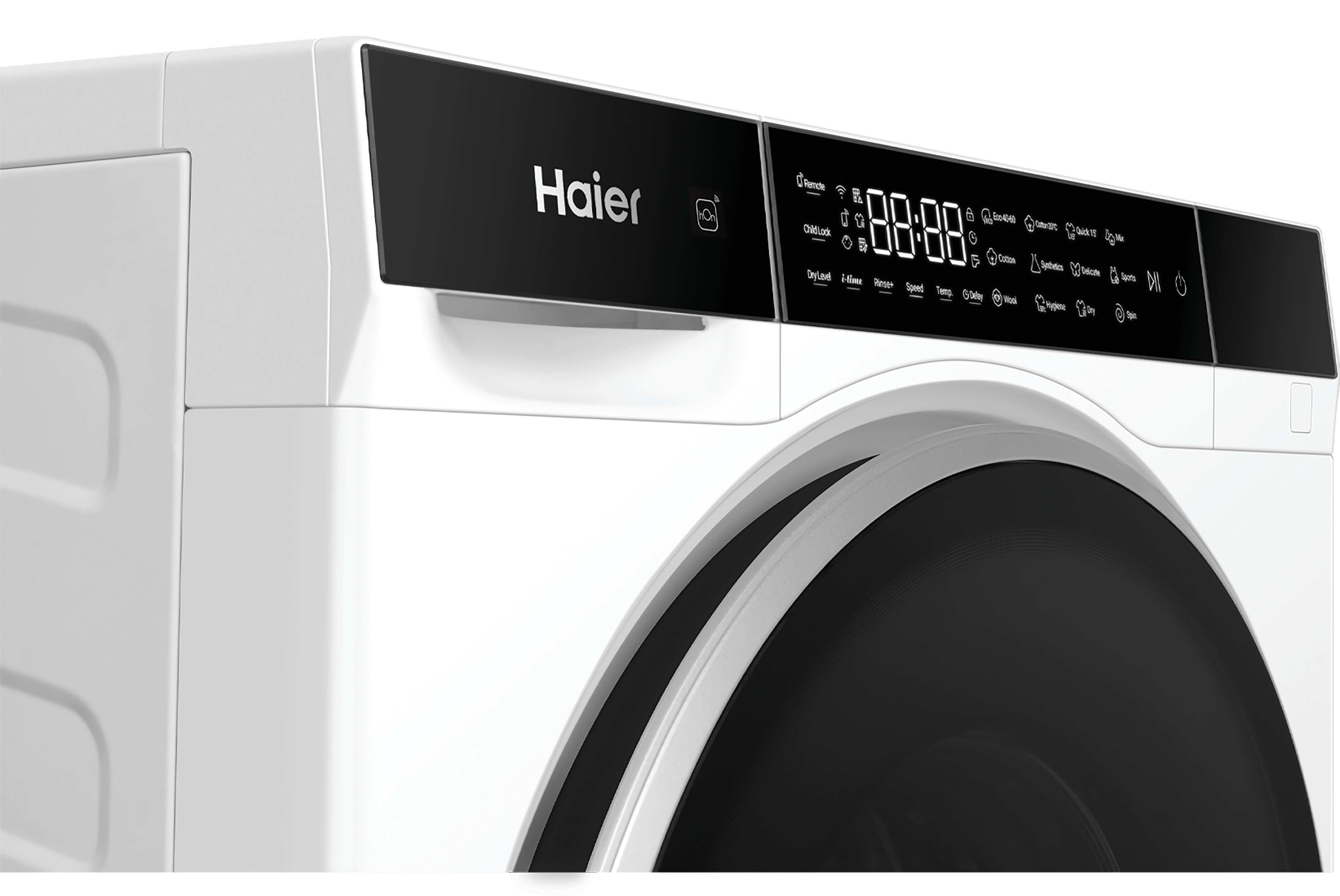 Weiße Haier-Waschmaschine mit digitalem Display und Programmauswahl.