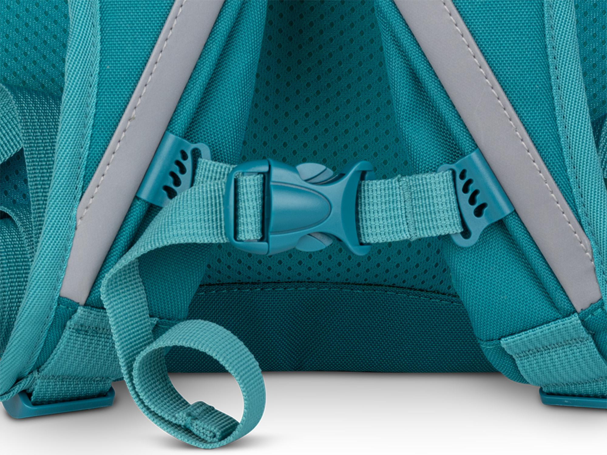 Türkiser Rucksack-Riemen mit Schnalle und reflektierenden Streifen.