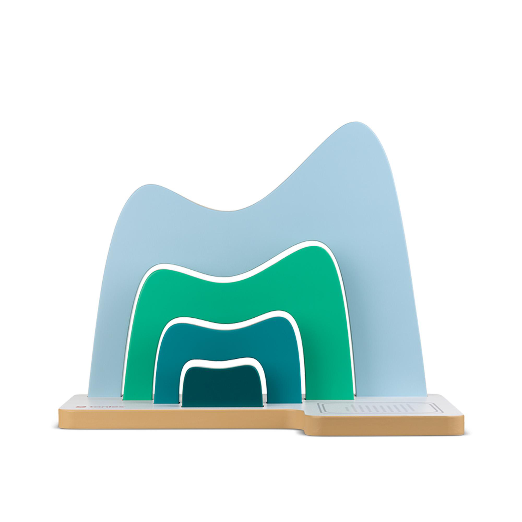 Abstrakte Form in Blau und Grün auf einem braunen Sockel.