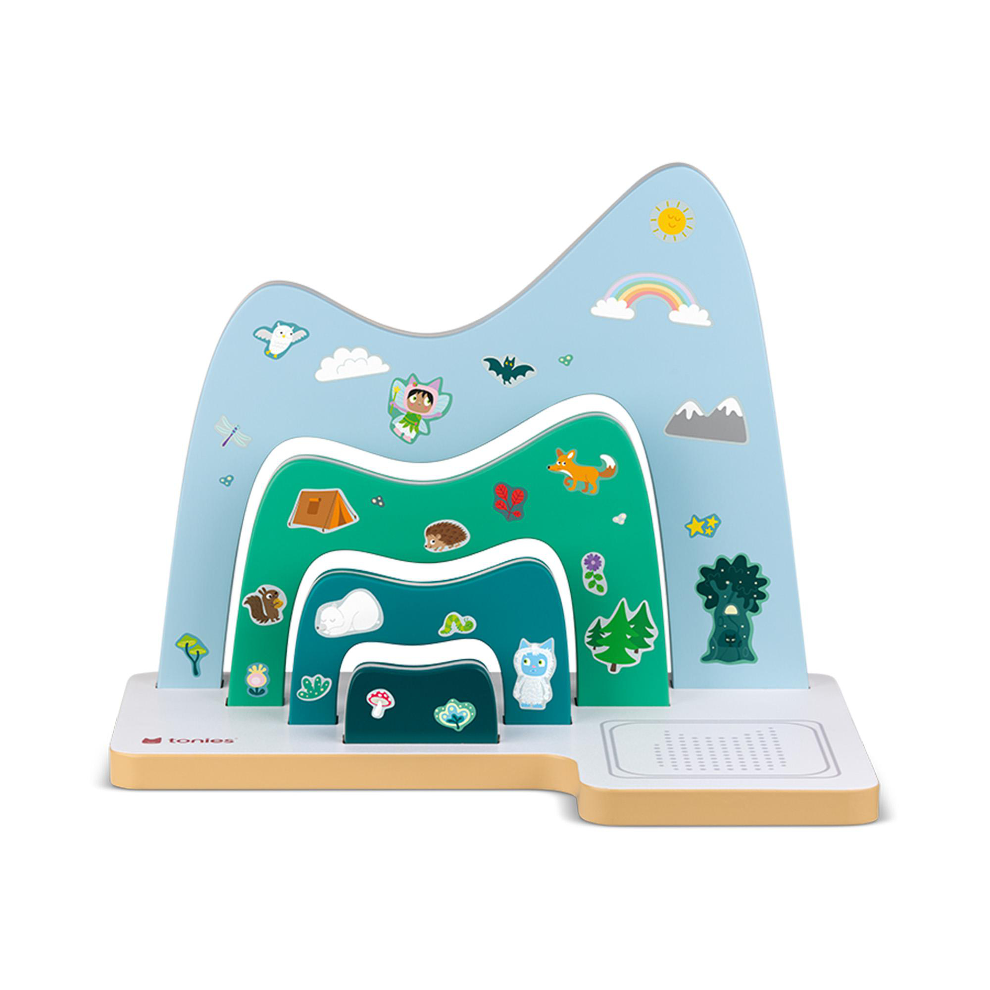 Bunte Berglandschaft mit Tieren und Märchenfiguren.