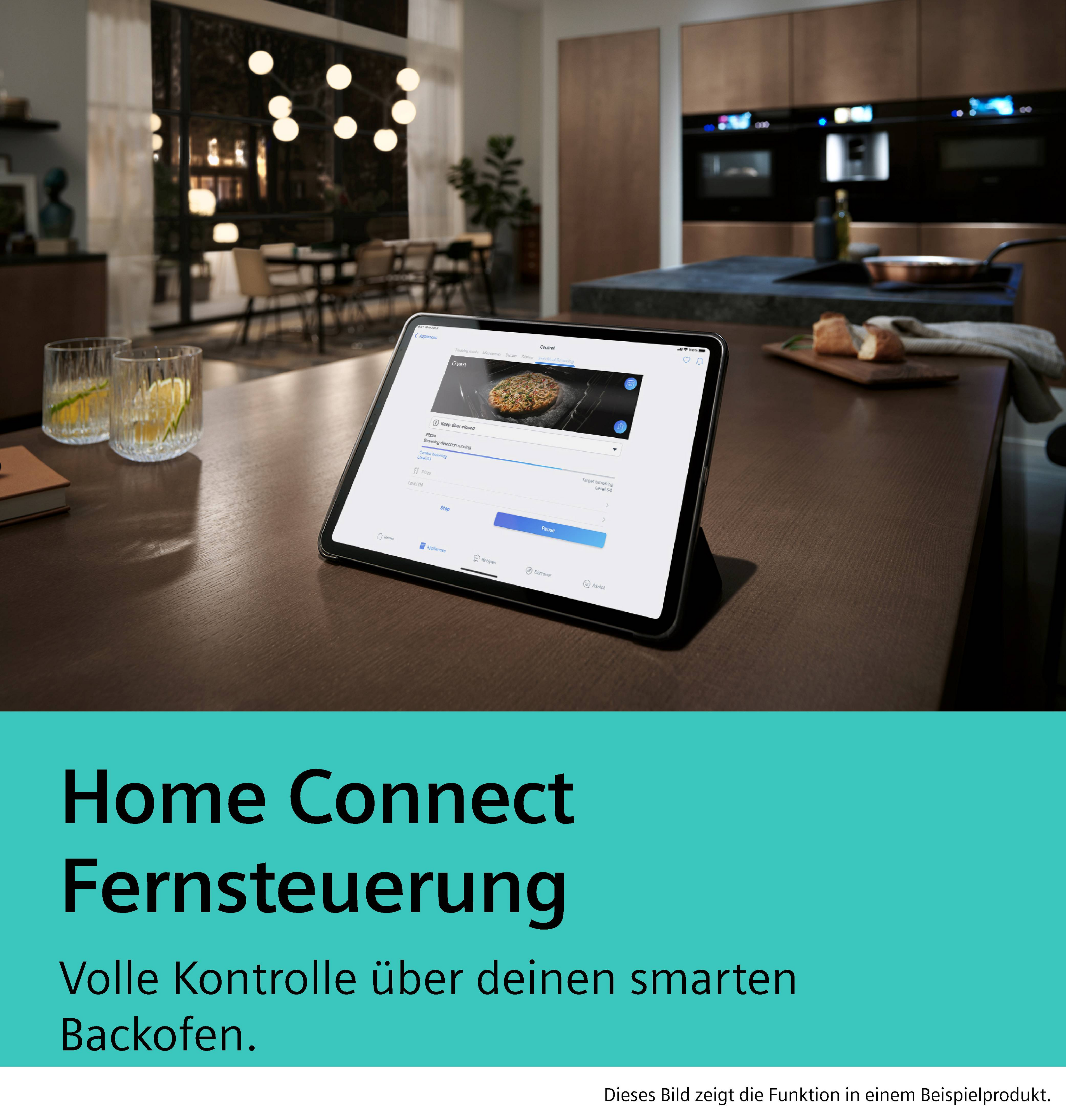 Ein Tablet zeigt eine Pizza im Ofen und Home Connect-Steuerungsoptionen.