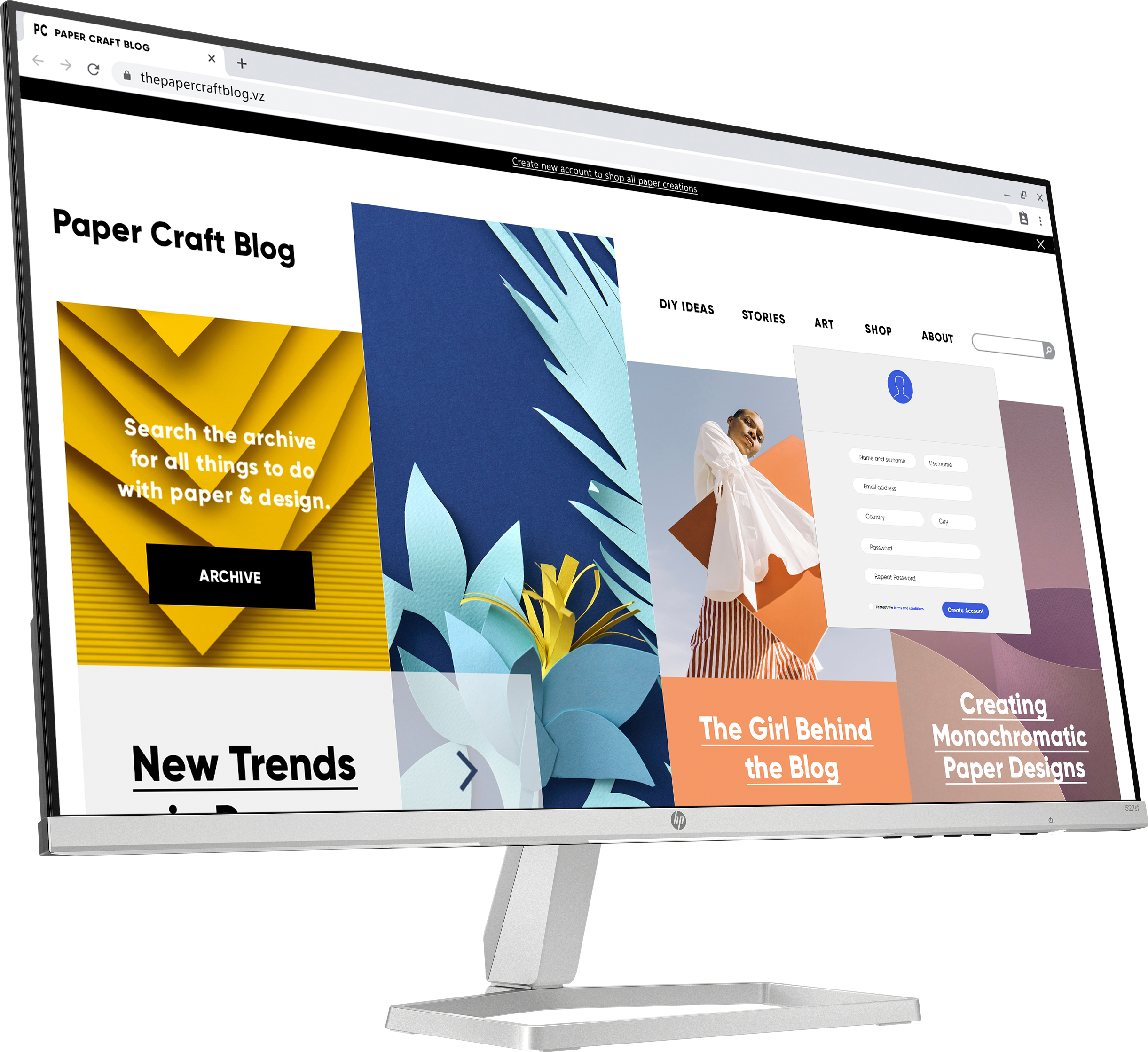 Lo schermo mostra un sito web di artigianato di carta con articoli e un modulo di registrazione.