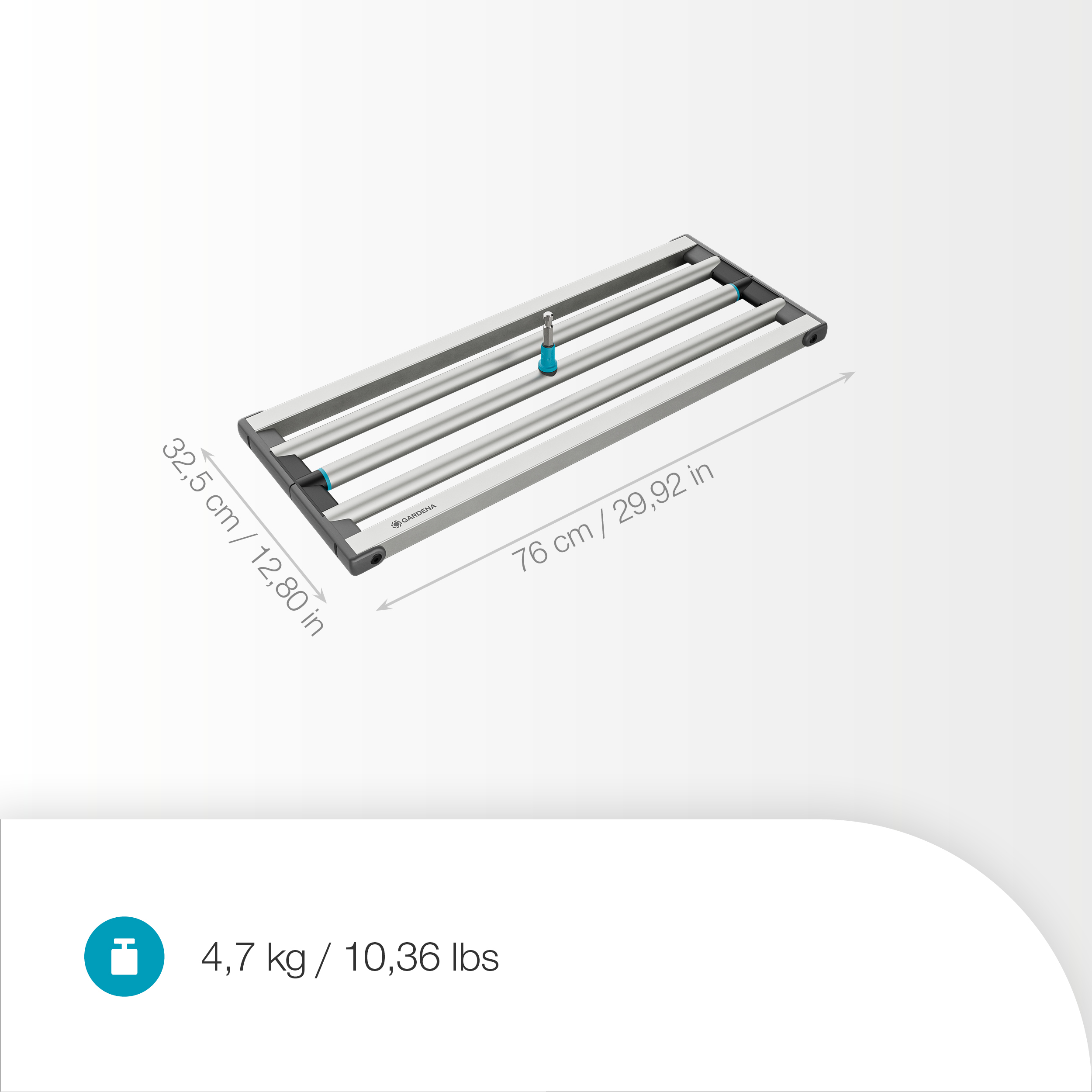 Ein Gartengerät mit Rollen, 76 cm lang und 32,5 cm breit, wiegt 4,7 kg.