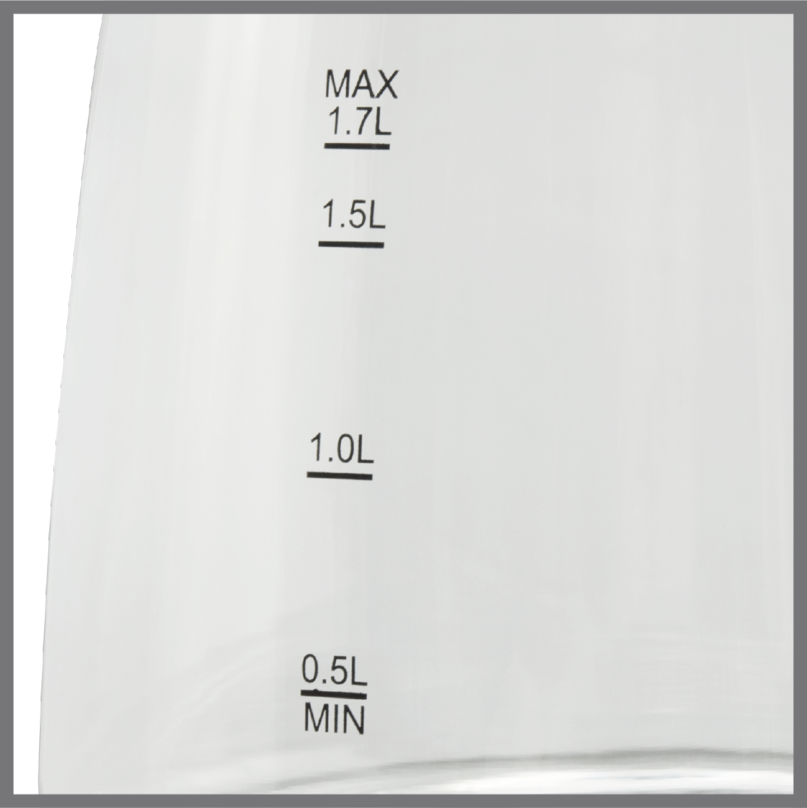 Przezroczysty czajnik pokazuje oznaczenia 0,5L MIN, 1,0L, 1,5L i 1,7L MAX.