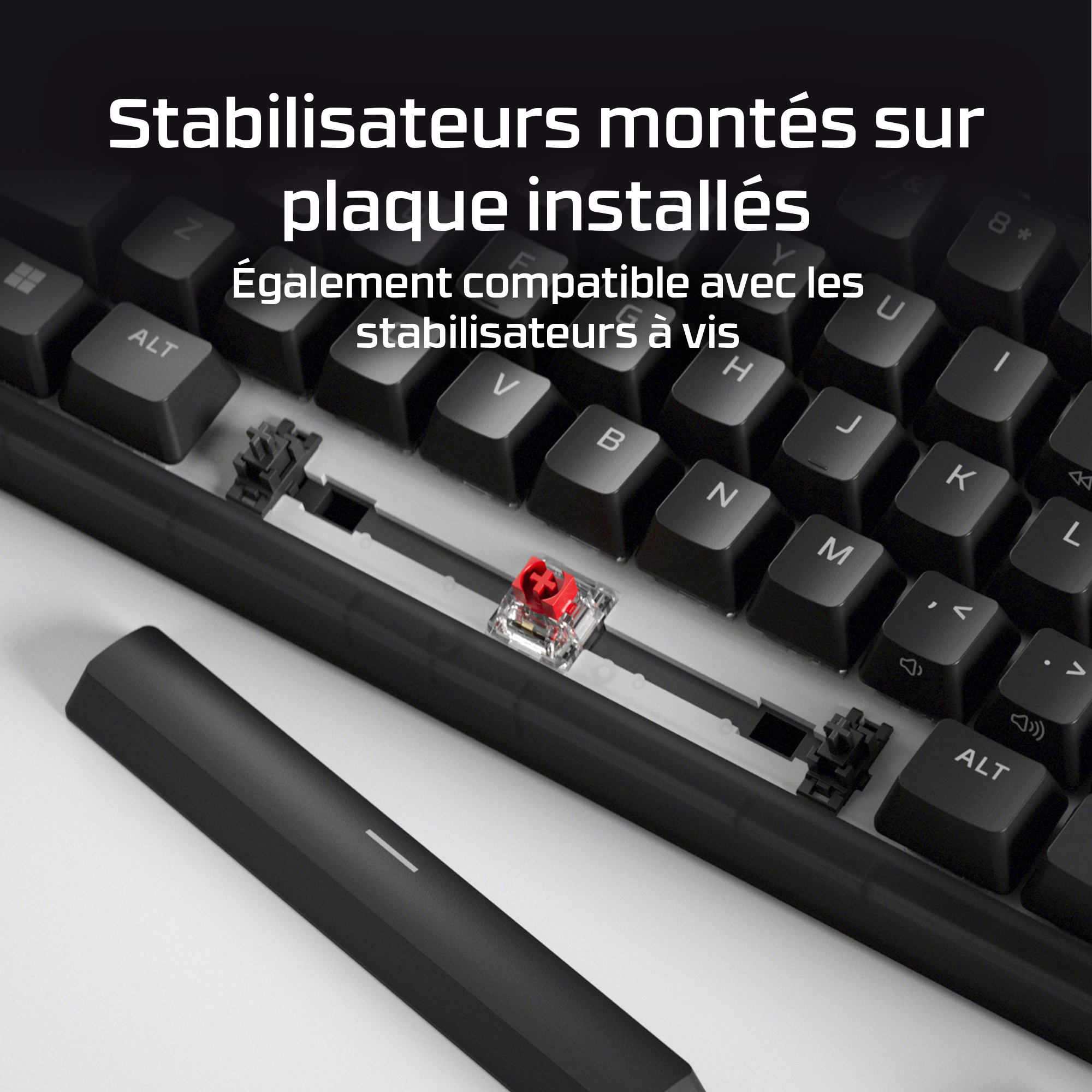 Gros plan d'un clavier sans touches, montrant un interrupteur rouge.