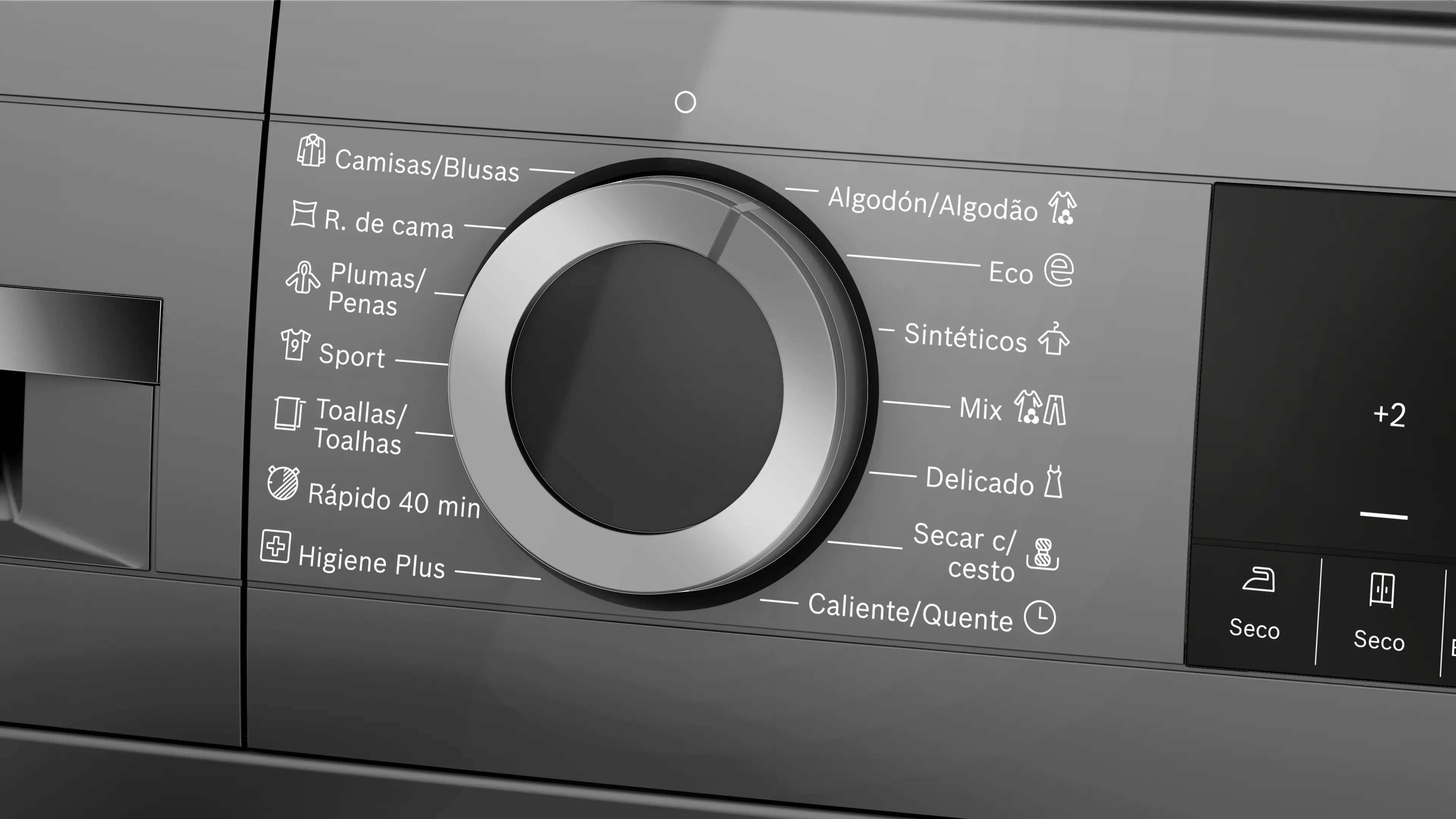 Primer plano del panel de control de una lavadora con selecciones de programa.