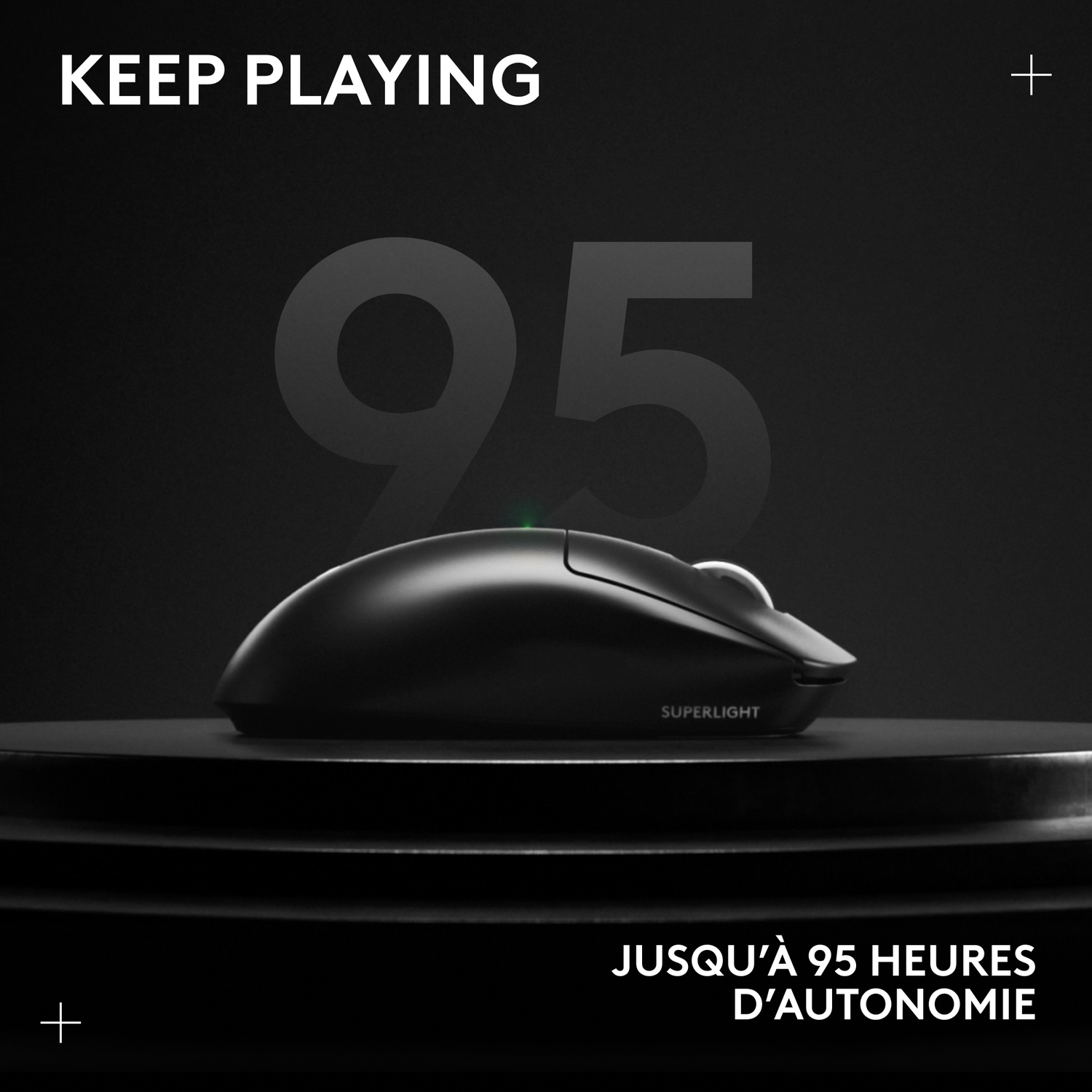 Souris Superlight noire, 95h d'autonomie, sur fond sombre.