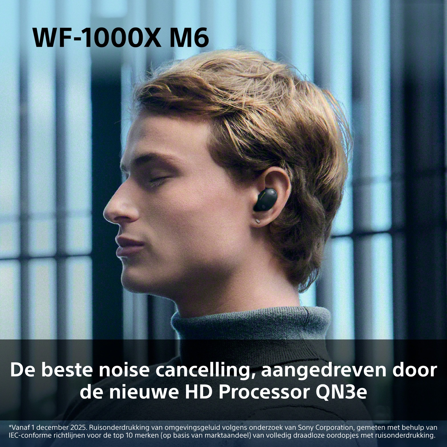 Homme avec écouteurs, logo WF-1000X M6 et texte.