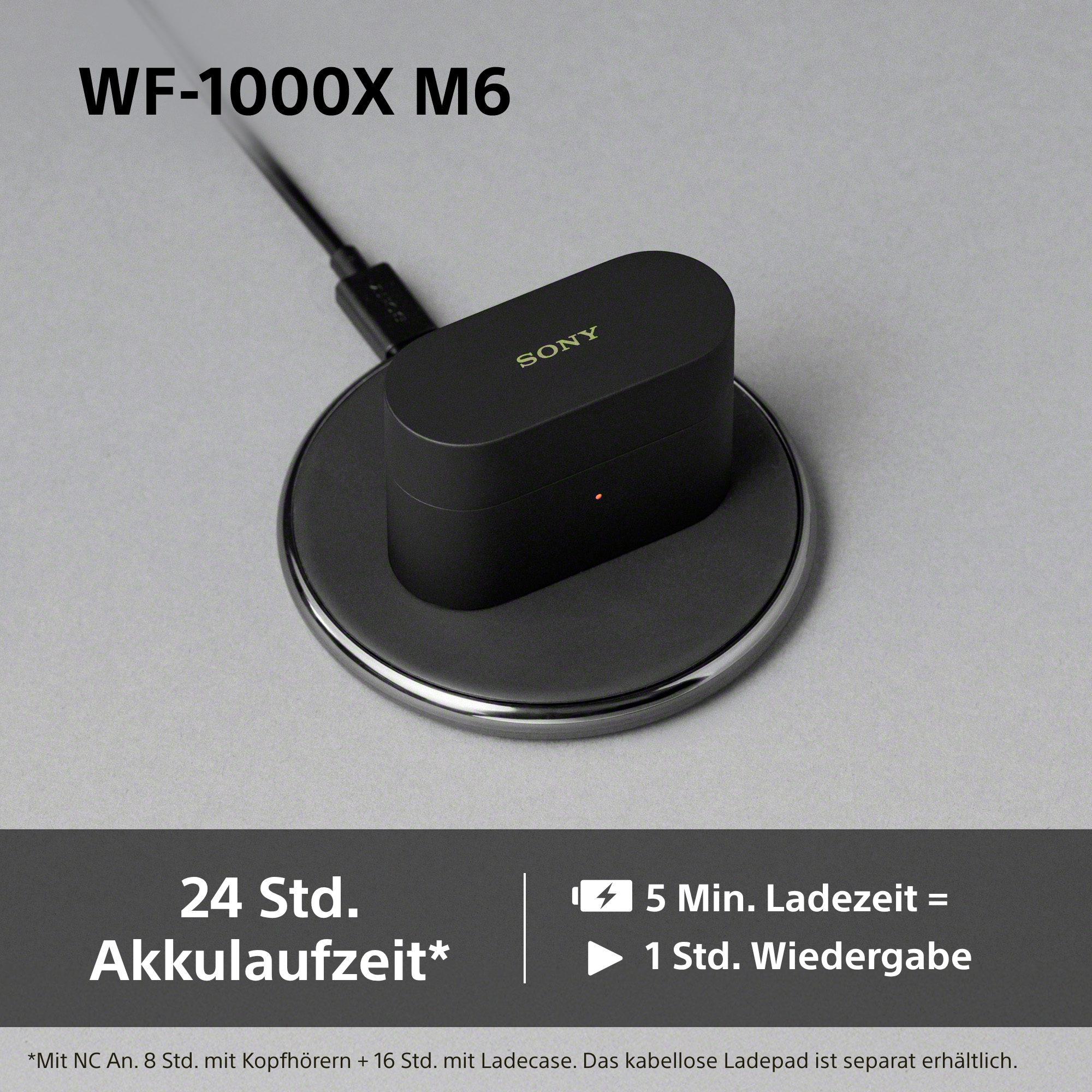 Schwarzes Sony WF-1000X M6 Ladecase lädt auf kabellosem Pad.