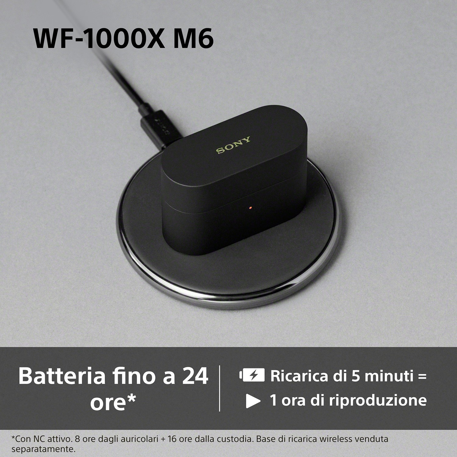 Custodia di ricarica nera per auricolari Sony WF-1000X M6 su base di ricarica.