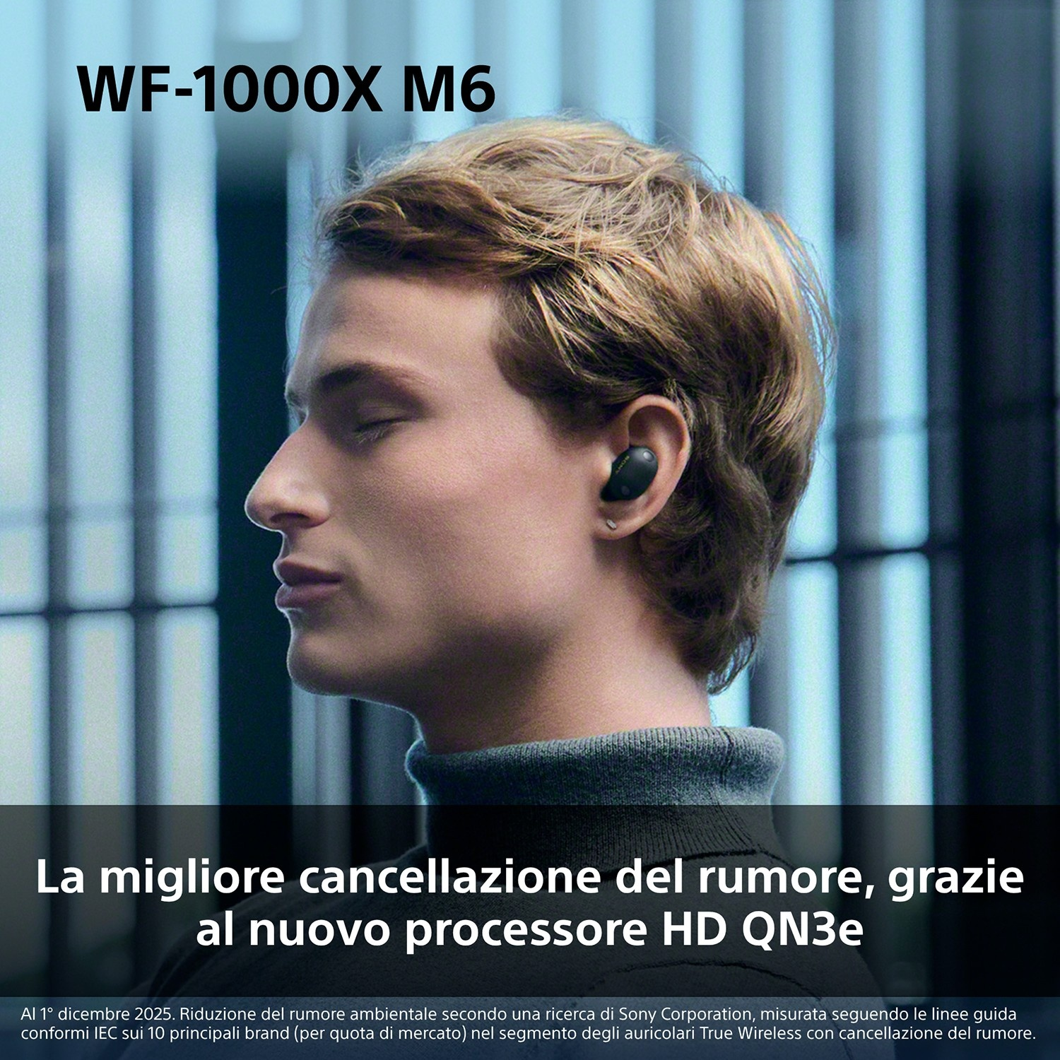 Uomo con auricolari Sony WF-1000X M6, primo piano.