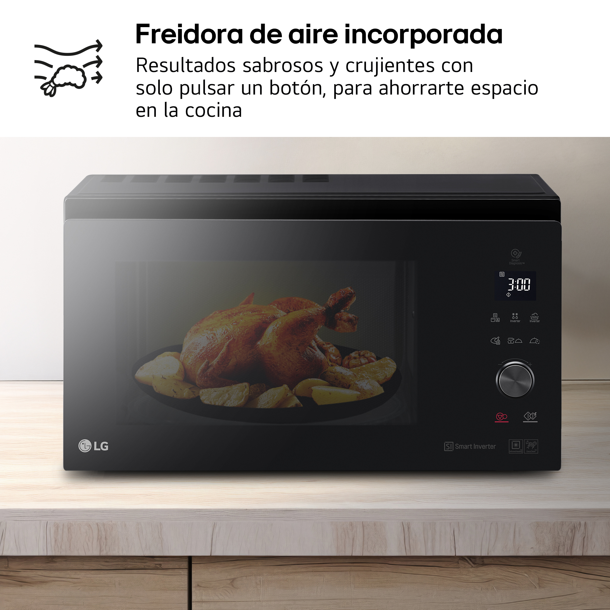Un horno microondas LG negro con freidora de aire incorporada, muestra un pollo asado.