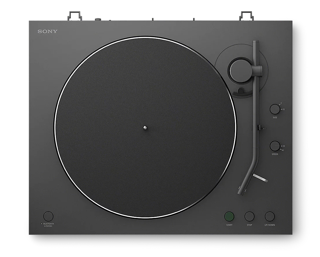 Czarny gramofon Sony z ramieniem i przyciskami sterującymi.