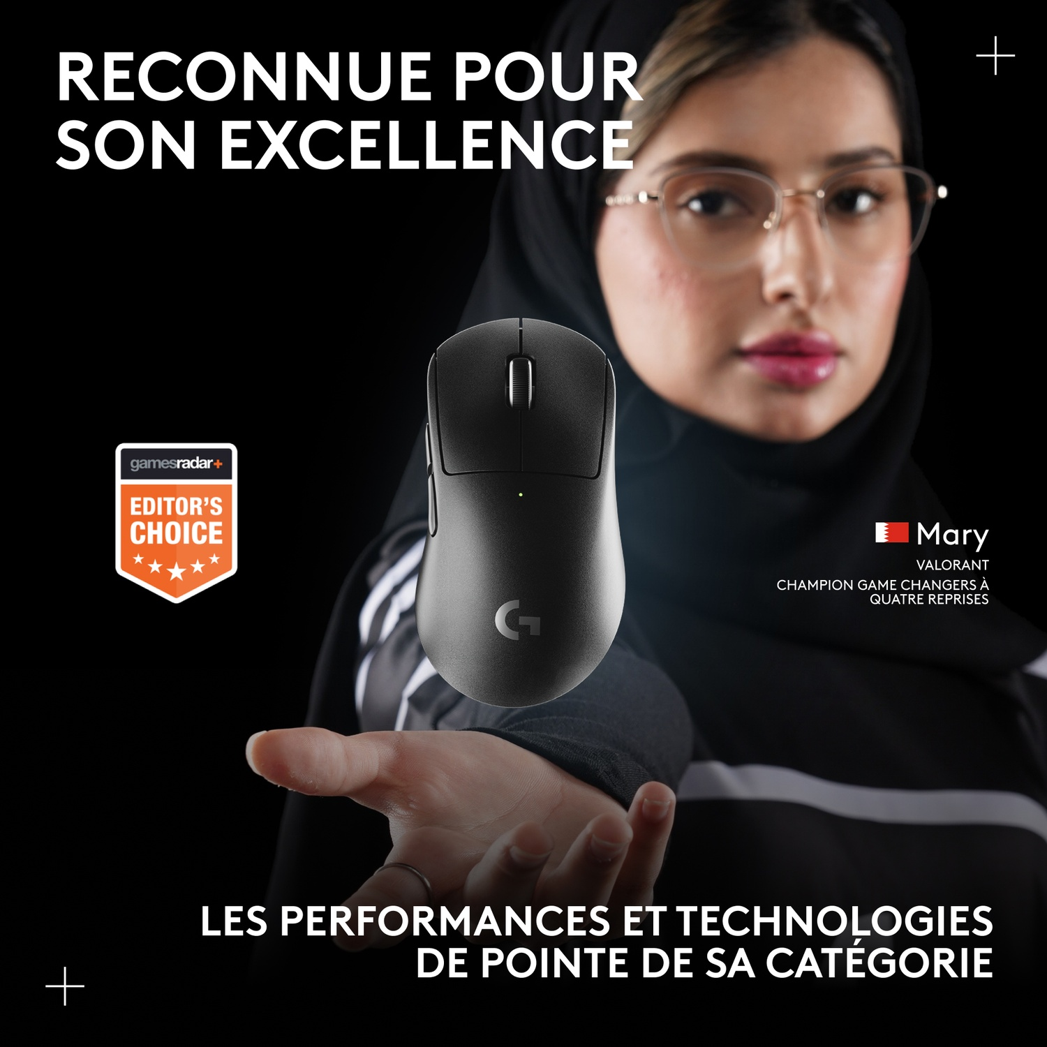 Une femme voilée tient une souris de jeu. Logo et texte Editor's Choice.