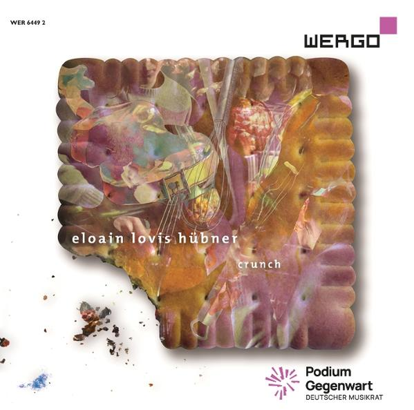 Eine zerbrochene Keks-CD mit abstrakter Kunst und Text.