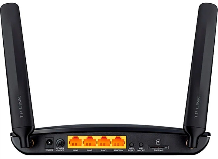 Router TP-Link z dwiema antenami zewnętrznymi i portami z tyłu, w tym LAN i zasilanie.