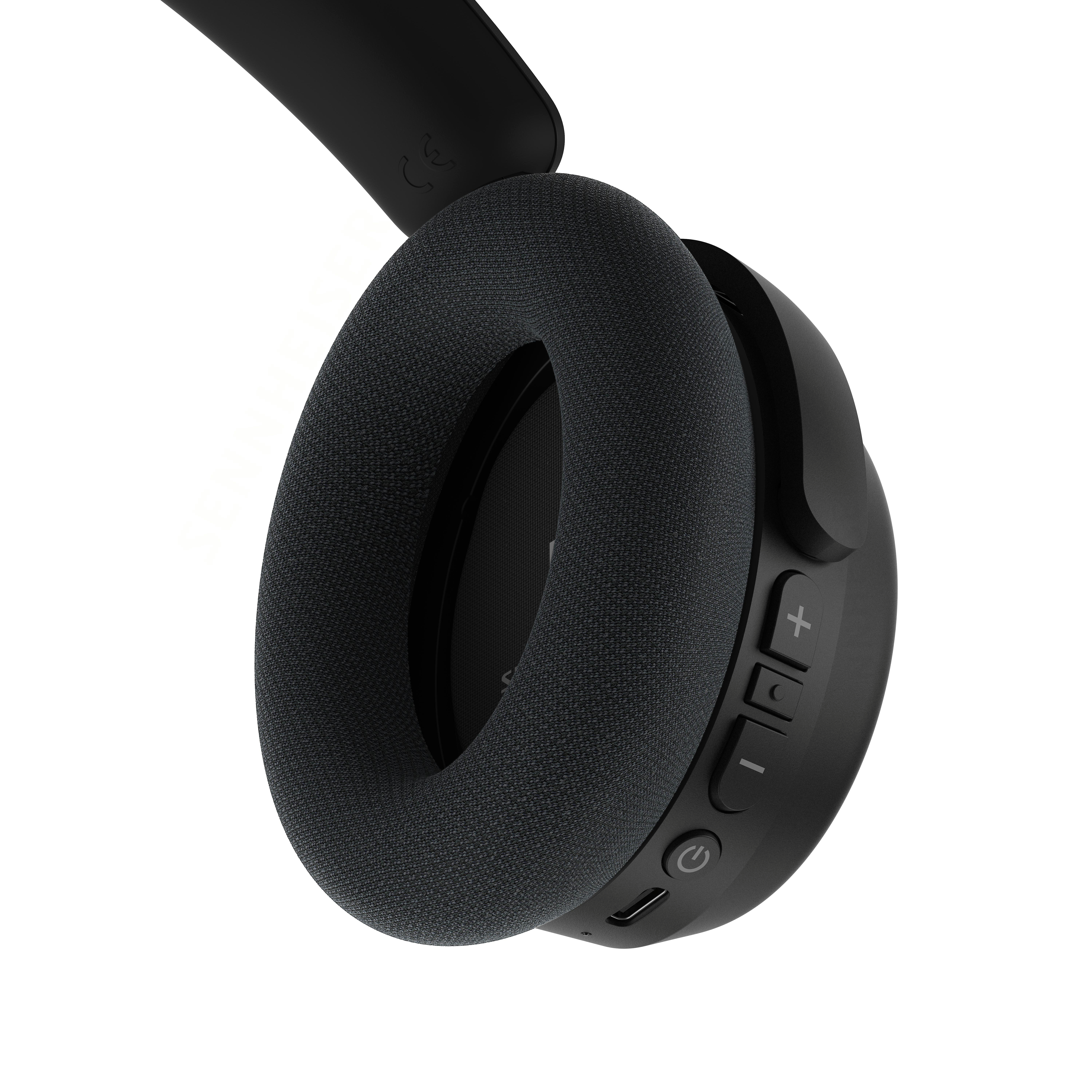 Schwarzer Kopfhörer mit Stoffpolsterung, Bedienelementen und USB-C-Anschluss.