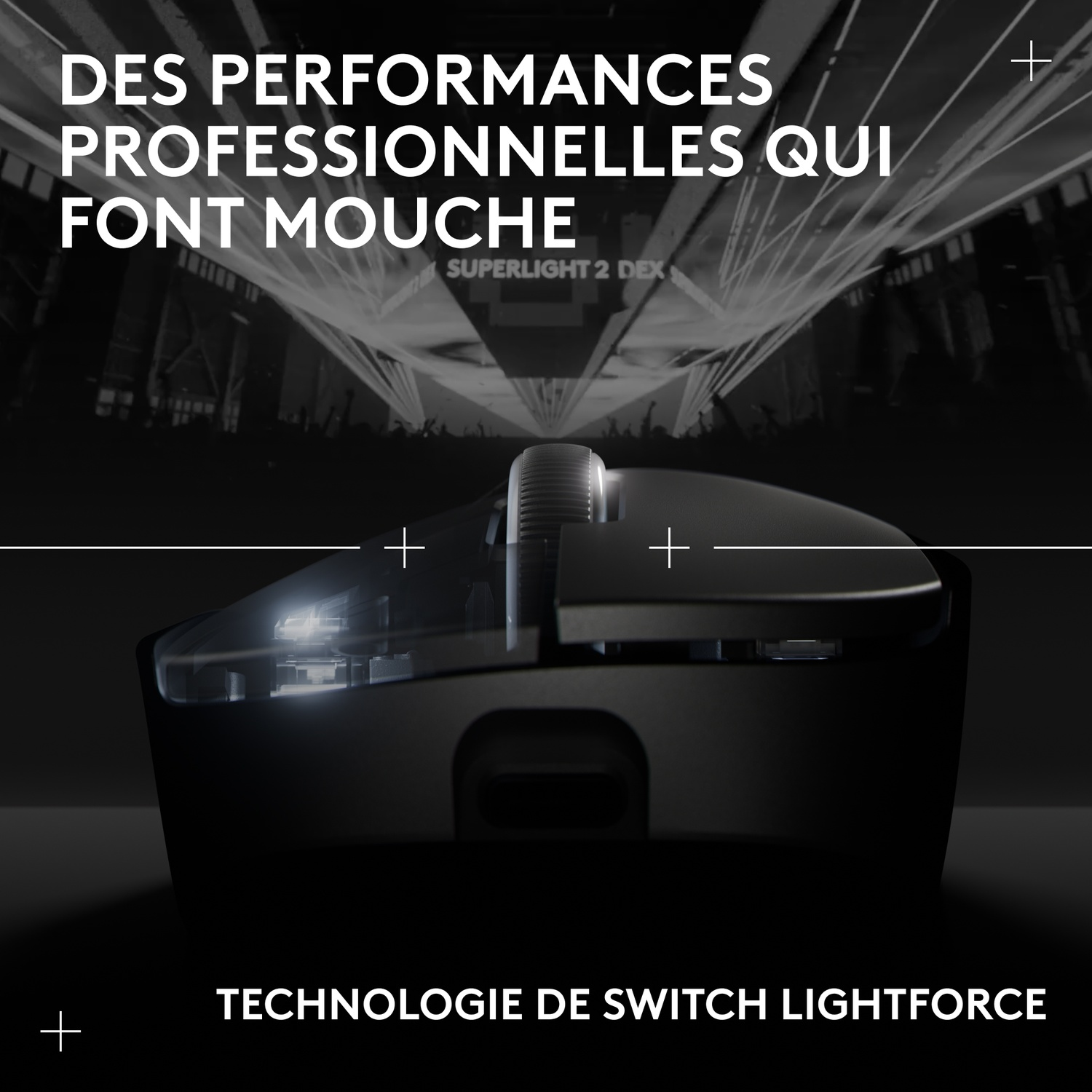 Souris gamer noire avec spectacle de lasers en arrière-plan.