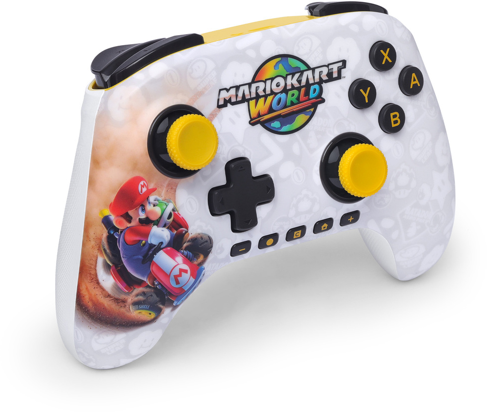 Egy fehér kontroller Mario Kart World grafikával és Mario gokartban.