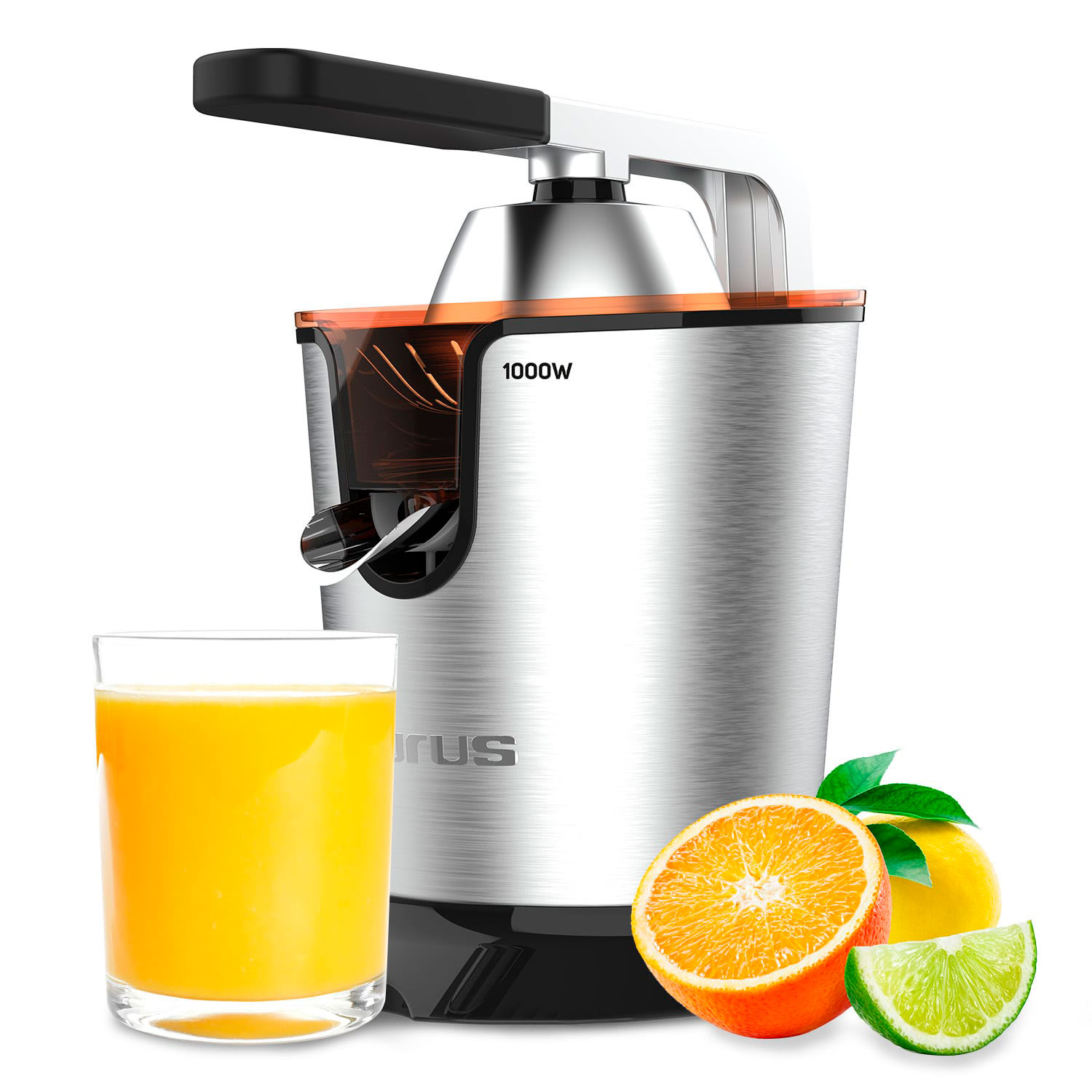 Un exprimidor plateado con un vaso de zumo de naranja y cítricos al lado.