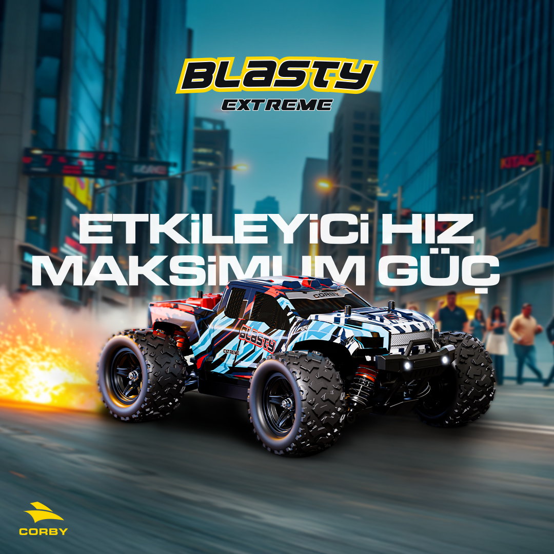 Mavi desenli bir RC canavar kamyon yolda gidiyor. Kıvılcımlar uçuşuyor.