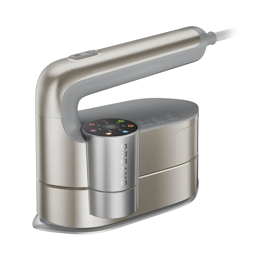 Srebrne żelazko parowe z cyfrowym wyświetlaczem i uchwytem.